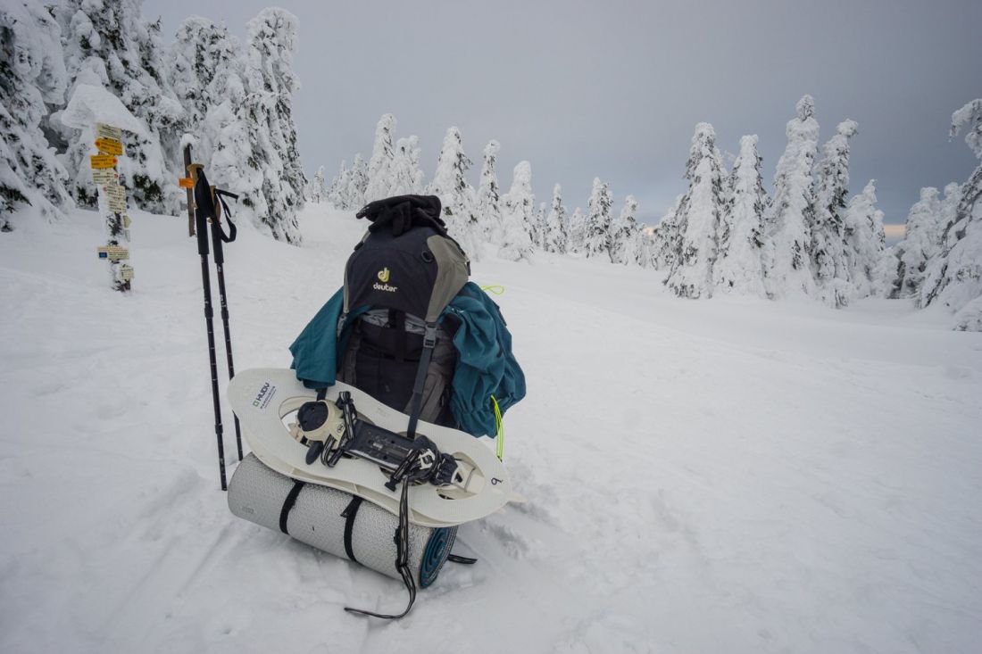 In the saddle below Šerák it is time to put on the snowshoes...