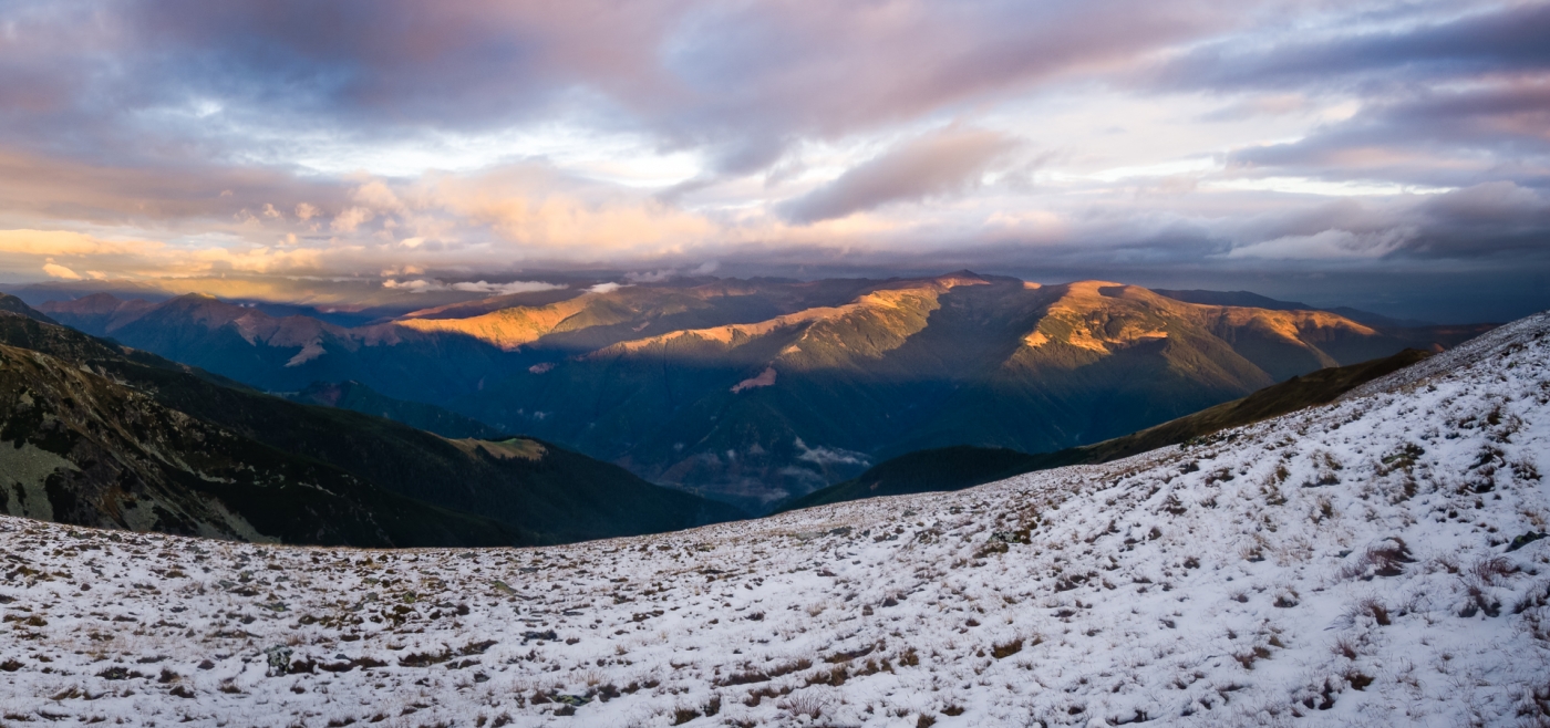 Iezer Păpușa with the first snow