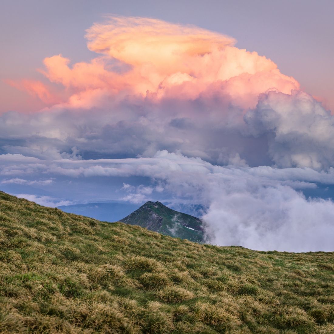 Outgoing storm over the top of Roșu.