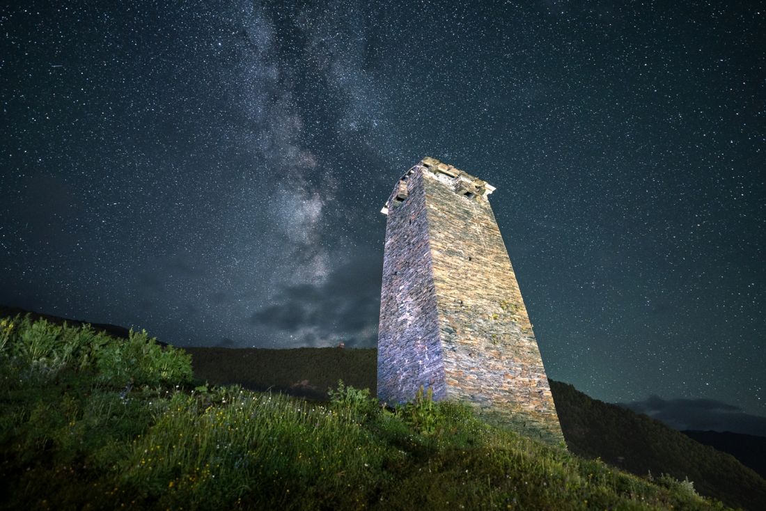 Nebe je na Kavkazu opravdu temné. Škoda, že zcela jasných nocí je v horách málo.