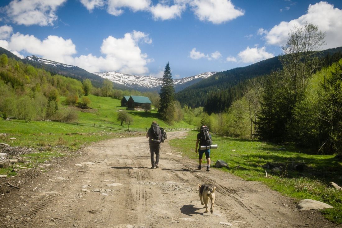 Arrival to Komen, we see the snow covered ridge for the first time.