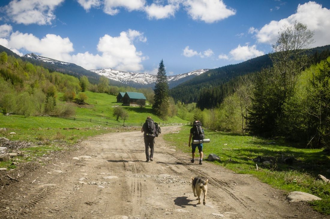 Arrival to Komen, we see the snow covered ridge for the first time.