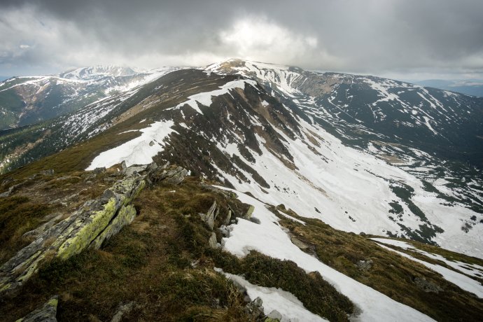 Path over Dzembronia