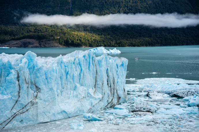 Ship at the ice wall