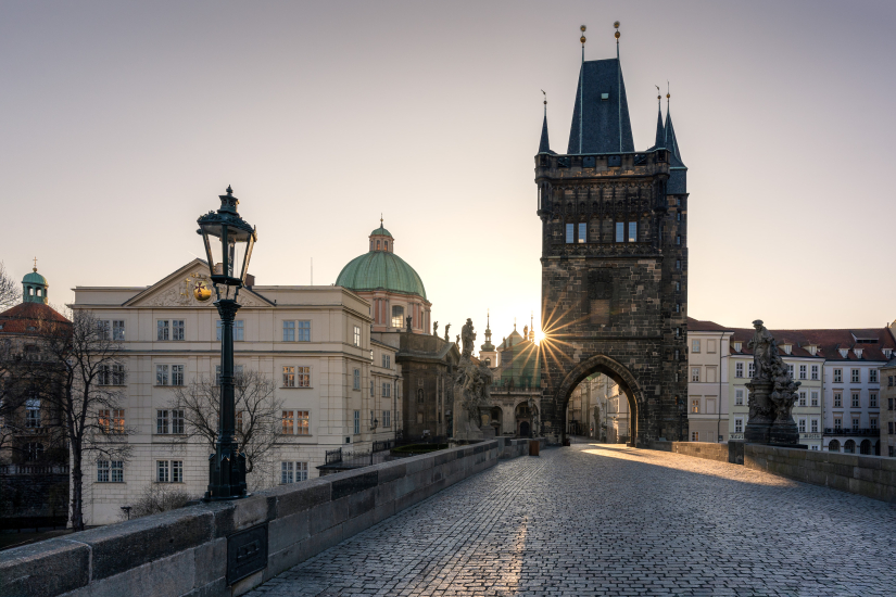 Ráno na Karlově mostě