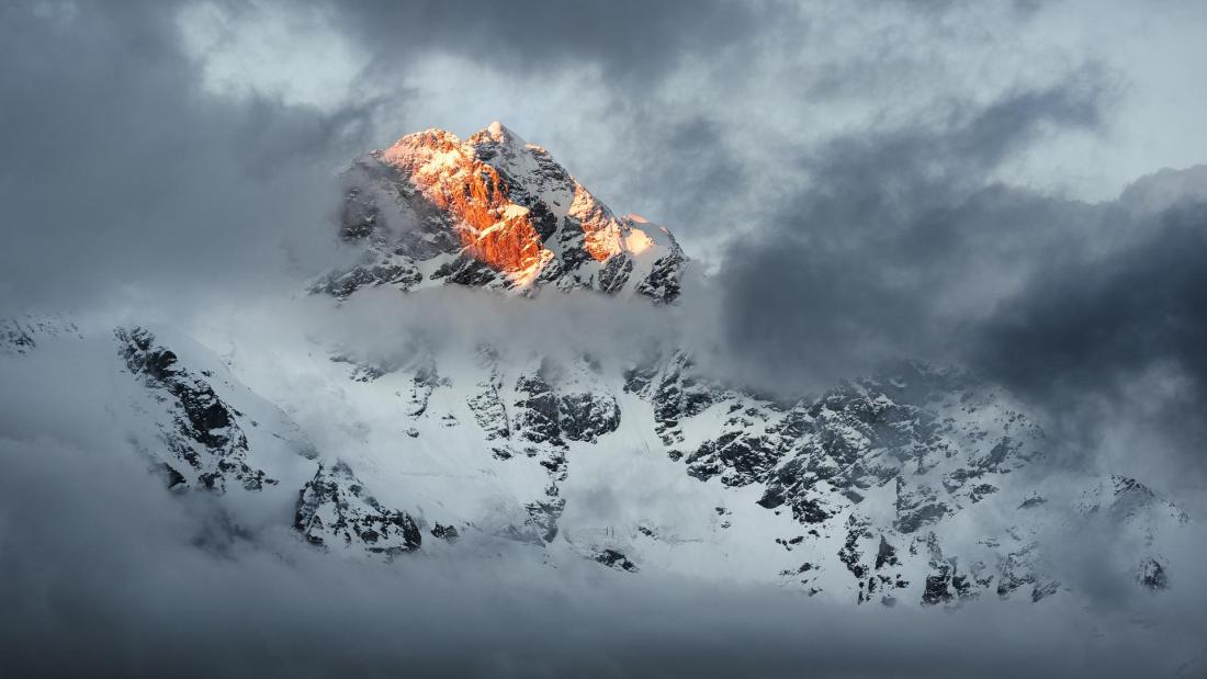 Poslední světelné okénko na Šcharu.