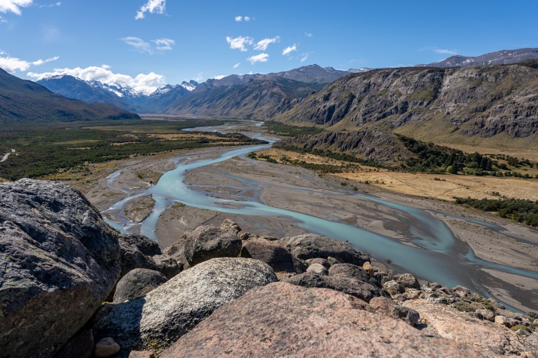 Rio de las Vueltas kroutící se jako had v údolí.