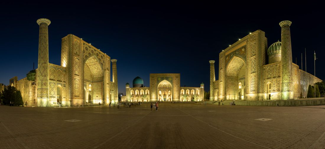 Tři hlavní medresy Registánu tvoří dominantu Samarkandu. Dlouho do noci září jako zlatý šperk.